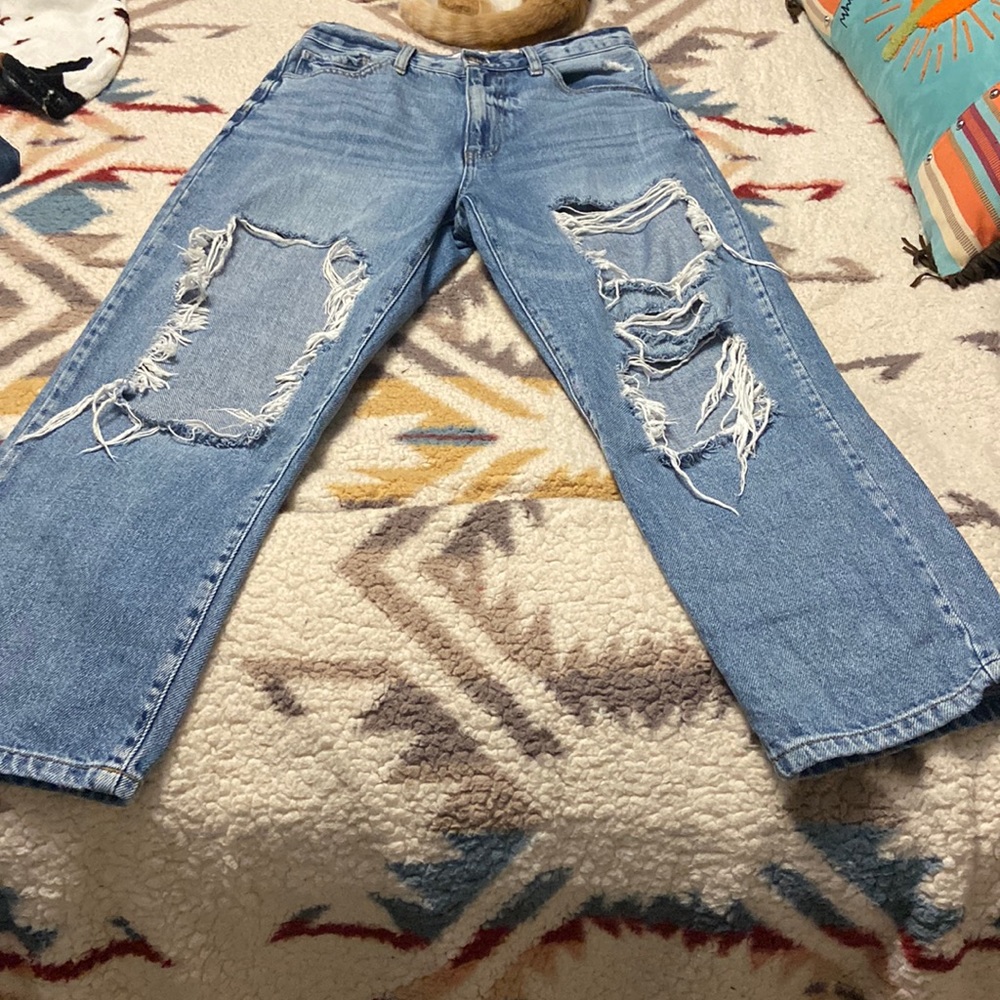Boyfriend jeans and very comfy. So easy to style. These are also high waisted.